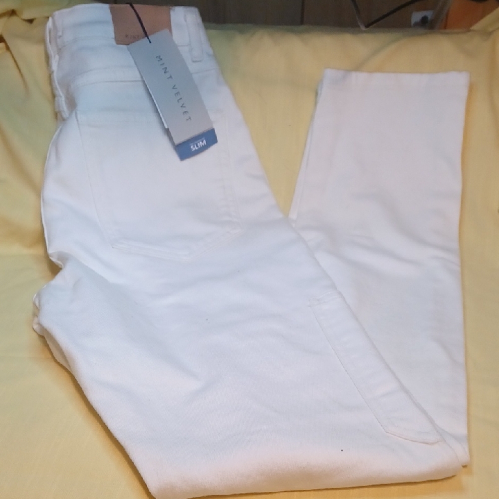 NWT Mint Velvet White Jeans